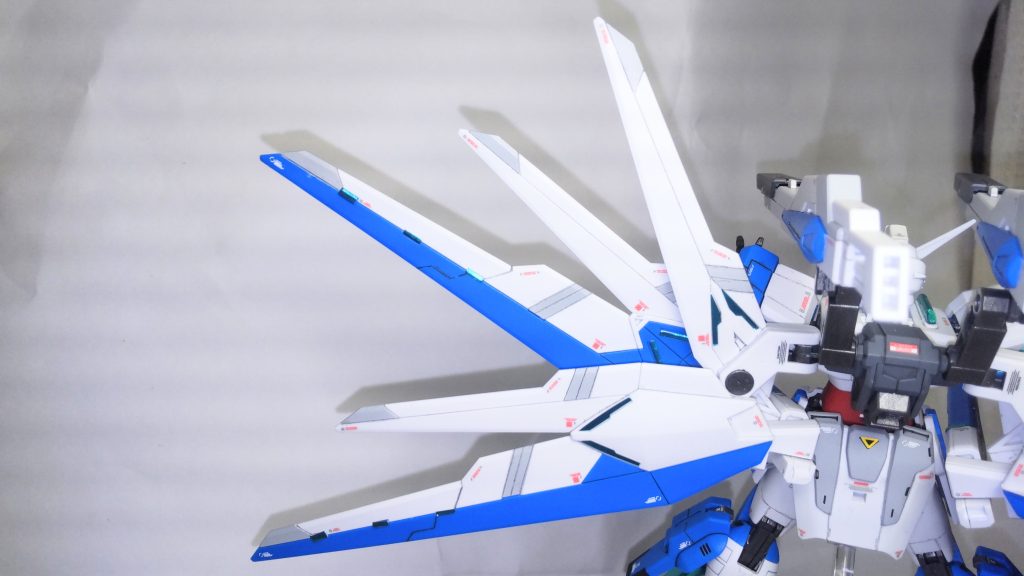 ヘリオス(フリーダム)のウイング。verKa風デカールは時間かかる💦また追加で緑ホロテープ貼ってますw今日は自分の部屋で撮影しましたが、もっとしっかりした写真撮りたくて撮影ブースキットめちゃくちゃ欲しく感じてます(笑)。ここの所、ベース福岡さんの撮影ブース借りて撮ってたので違いがよくわかる💦