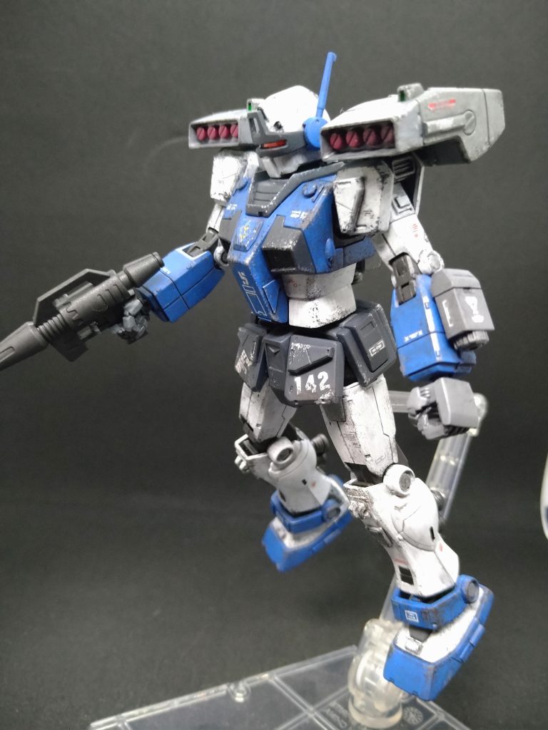 塗装は、水性ガンダムカラーをメインに筆塗り。仕上げにエナメル塗料でスポンジチッピング。前面中心にクドい汚れもありますが、ア・バオア・クー最終戦まで生き残った機体ということで(汗)以下、何枚か