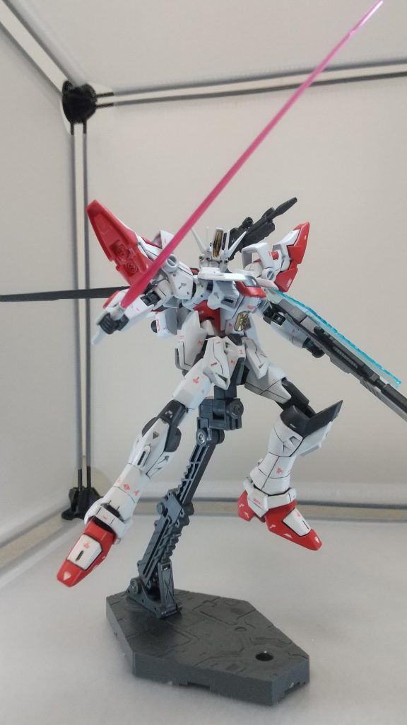 ビームサーベルは塗装したせいかエールストライカーパックにガッチリとハマりなかなかとれず(^_^;)何とかして取ったあとにミニ四駆のグリスを塗りました(^_^;)