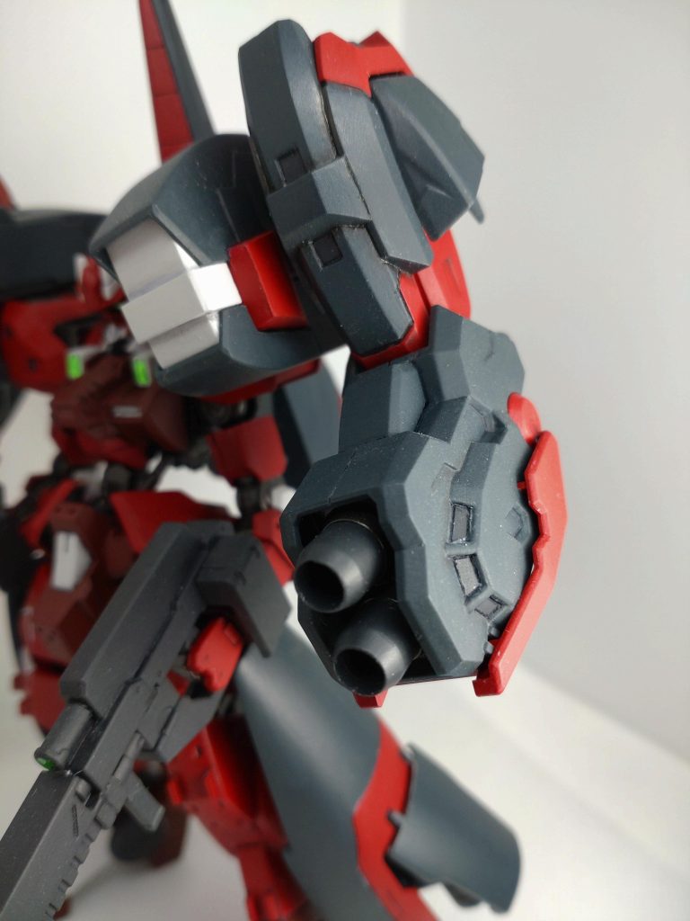 ダンタリオンのアームをキャノンに。可動式です。