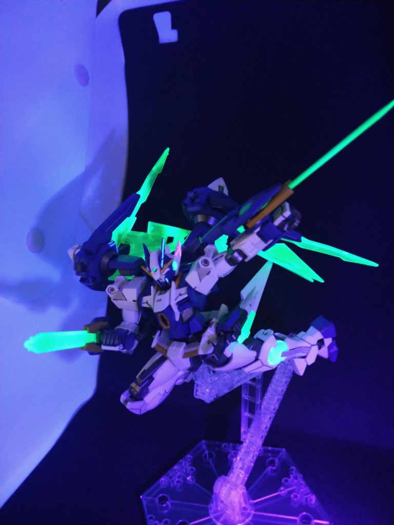 やっぱりアークはクリアパーツが多いので光らせると派手ですね