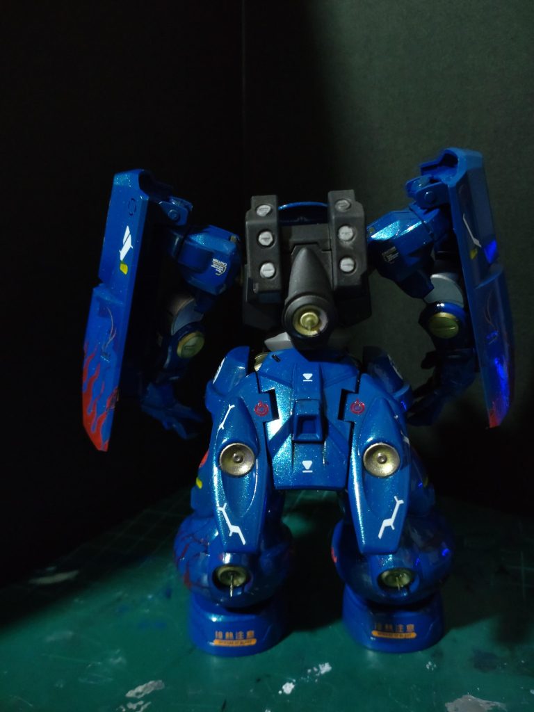 後ろ姿…お尻がカブトムシっぽい