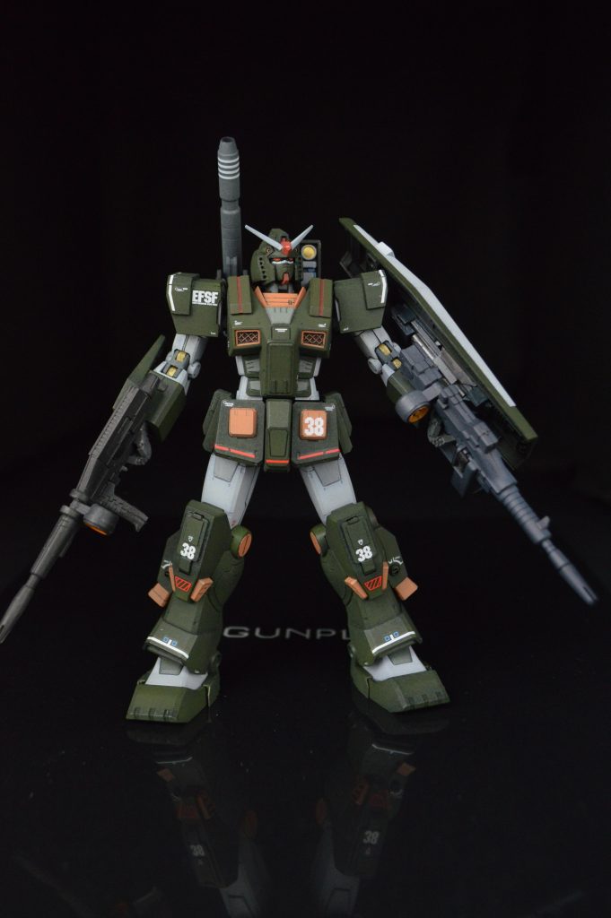 差し替えができるので敢えてダブルビームライフルを外してのライフル両手持ちなんて荒業も