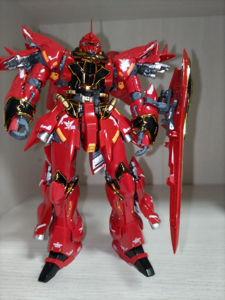スネガード?の見えるところをゴールドにしました。