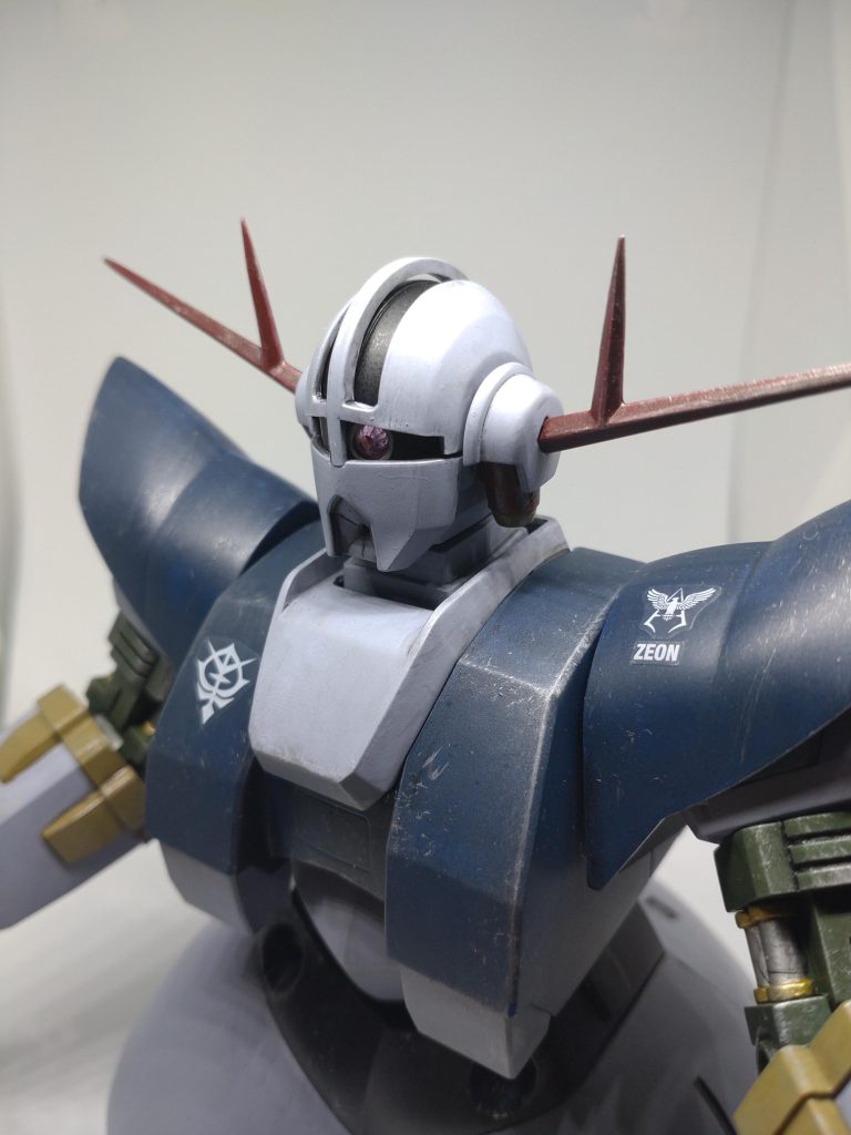 制作期間は半年くらいで、内半分はスカートの改修でした。大変でしたが、出来には満足しています。