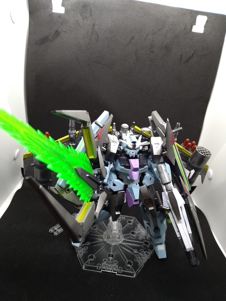 ソードは100分の1のエピオンのビームソードとアリオスの機首になる部分です。