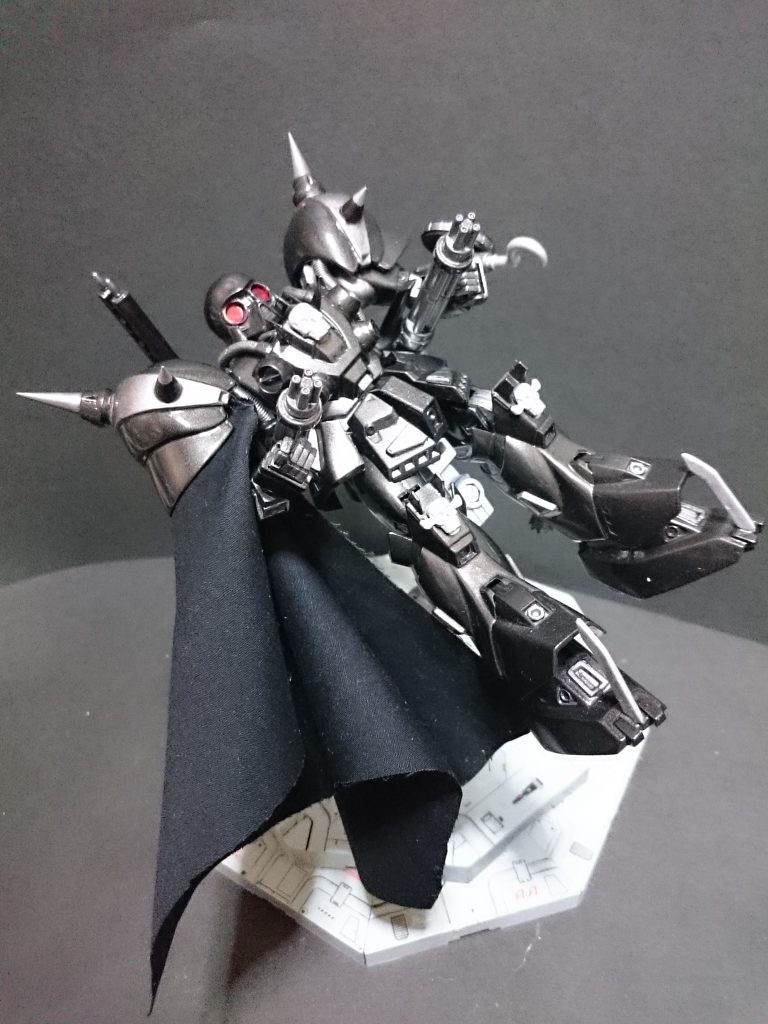 改造点両肩をボディに接続して独自に動くよっぷにしています。全体に凹凸を増やして情報量を上げました。