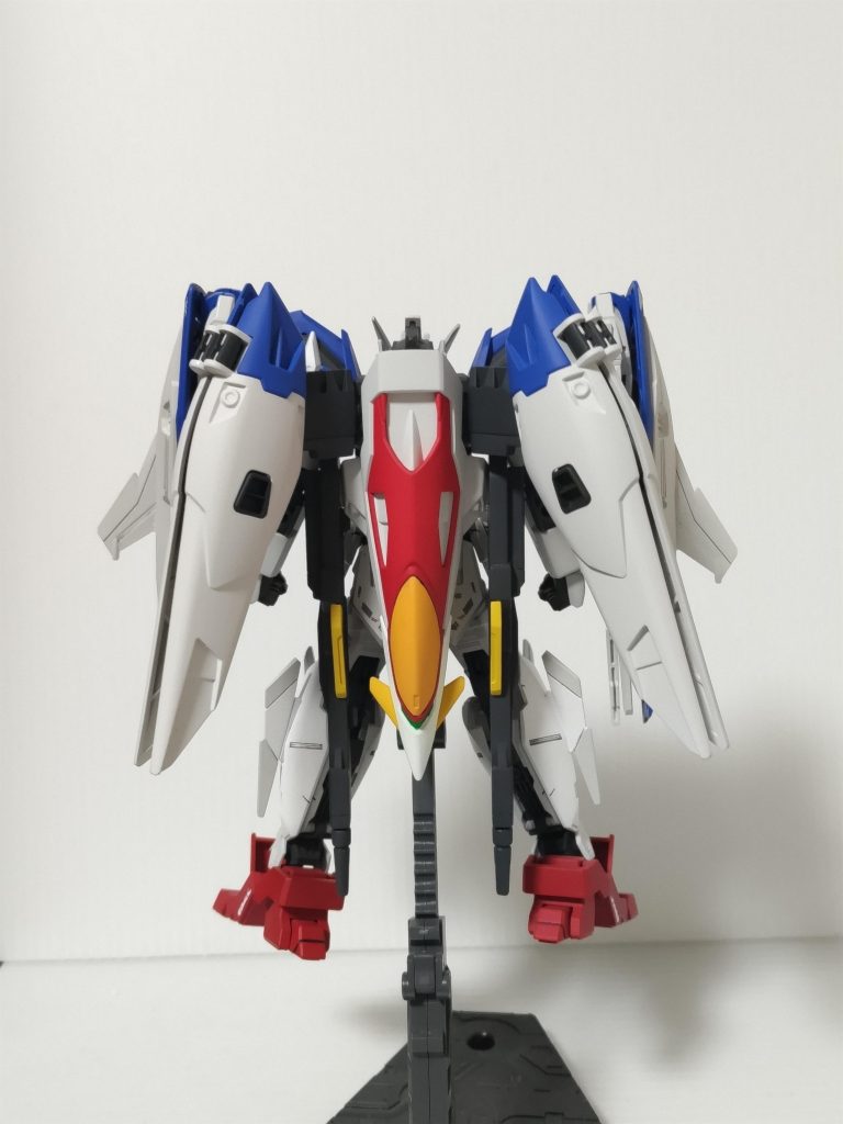 バックショットウイングゼロのバックパックを取り付け、シールドをマウントしてます