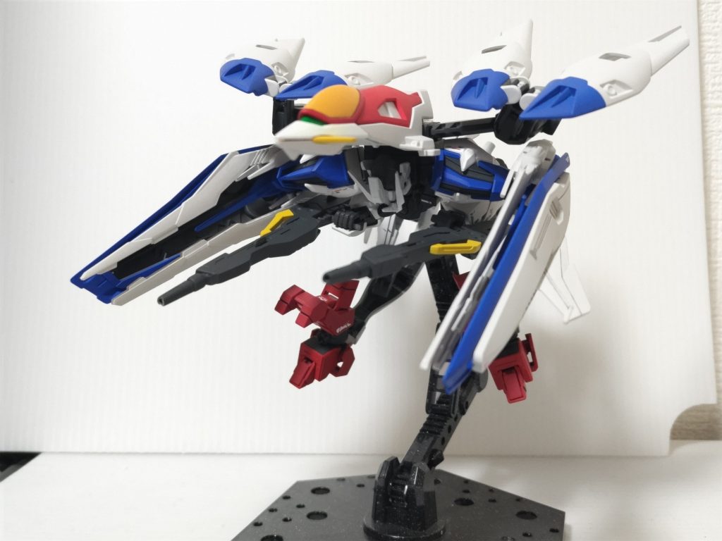 高速移動形態にも変形します