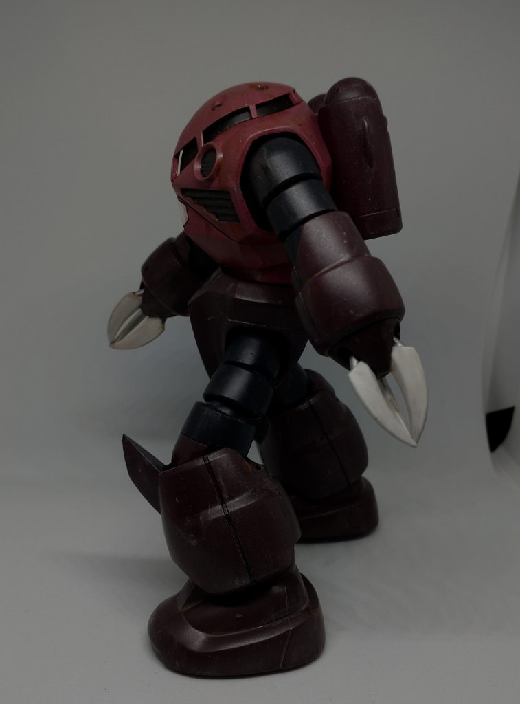 「赤い色のモビルスーツ､､､」「シャアじゃないのか?」