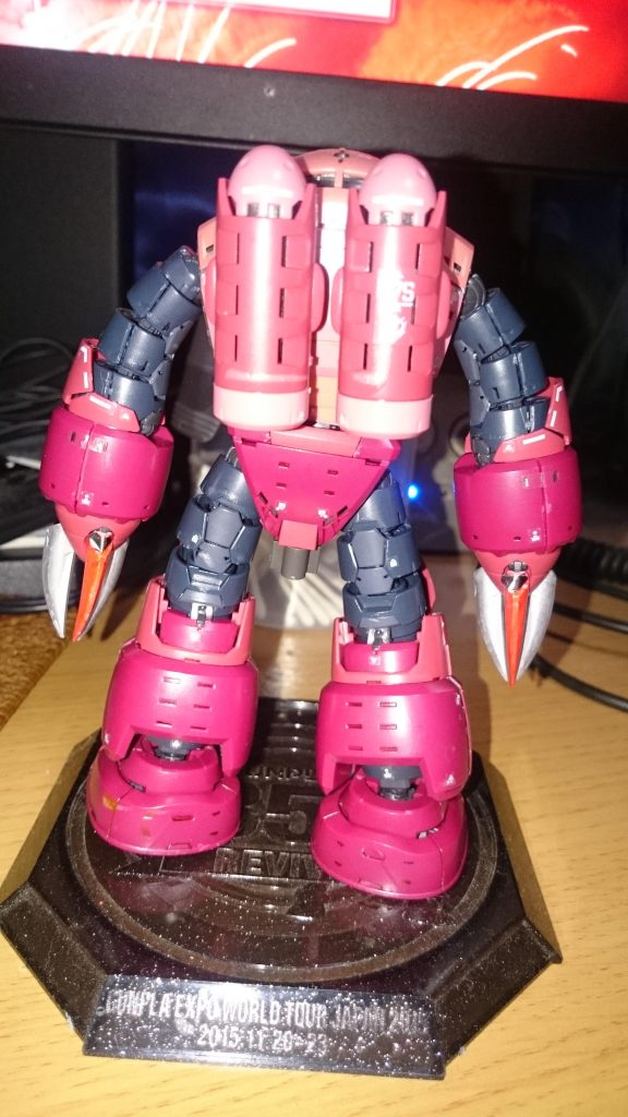 バックショットズゴックの機体的にあまり無理なポージングが出来ないので簡素な写真が多いです。