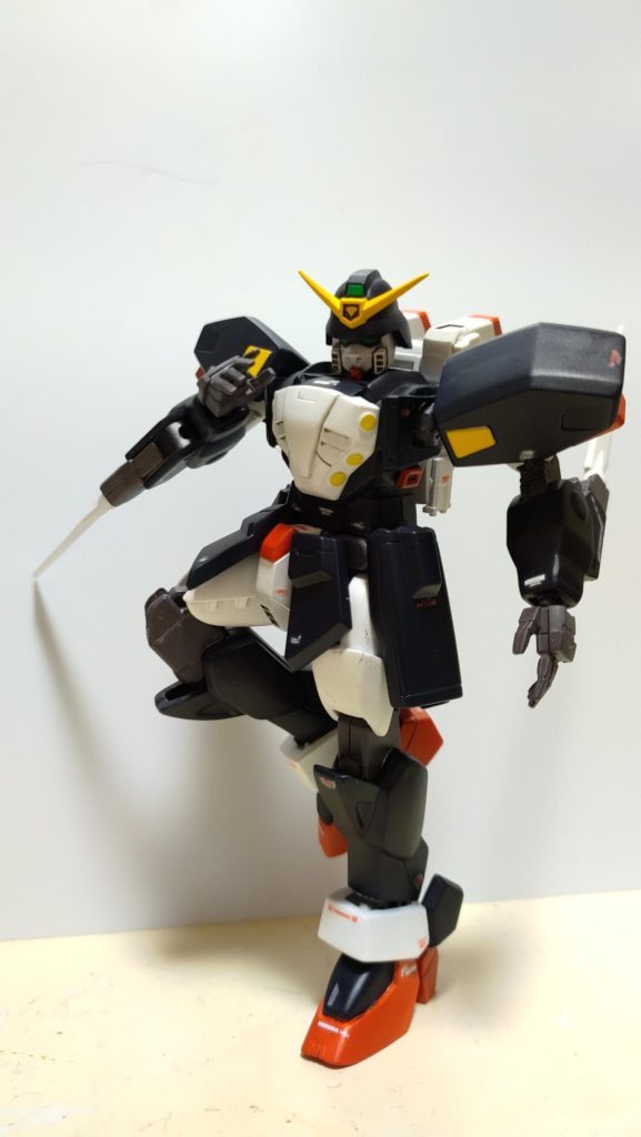 一応Gガンダムっぽく片足立ちも可能です！