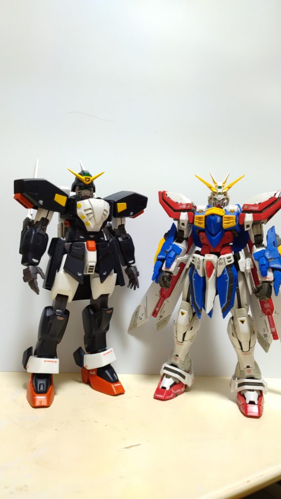 手元にあった適当なデカール貼って完成です！各関節いじる時に各所の延長もしたのでRGゴッドガンダムと並べた時もいい感じのプロポーションになったかと思います。