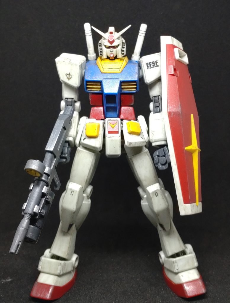 改修内容は、基本の合わせ目消しと足裏の肉抜き穴のパテ埋めの他、アニメのイメージよりかなり細かったので、腹部をプラ板で左右に幅増しし、肩の接続位置を低くしてます。色の足りない部分と、前述の改修部分の腹部と足は筆塗りで塗装してます。