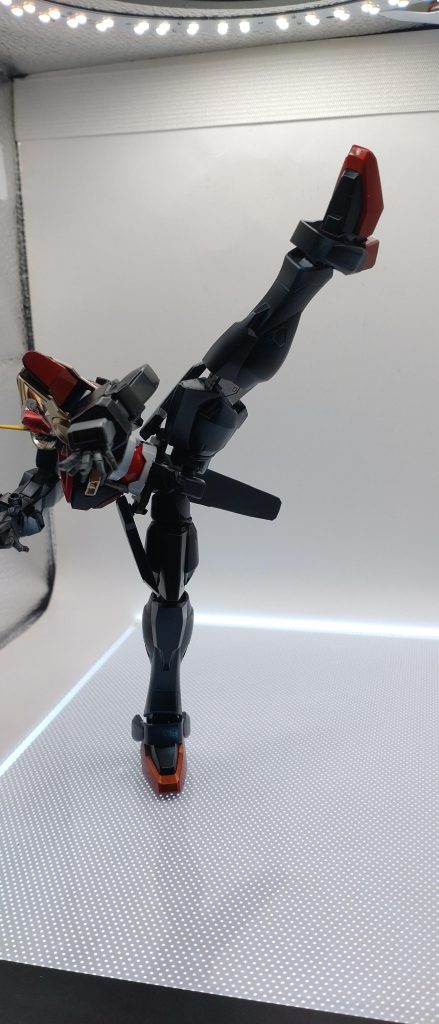 本体は軽いのでこんなポーズも楽々決まります。