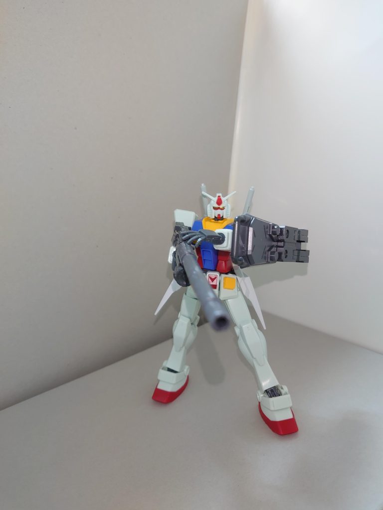 速射式スマートガンエネルギーパック方式の狙撃銃。他にRGM-79RジムⅡも一部の機体が装備している。