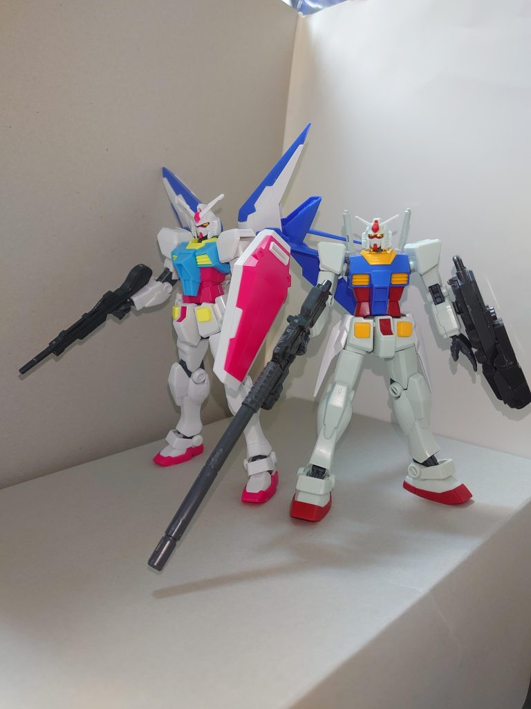 同じくギター&ボーカルである戸山香澄が制作したスターダストガンダムと共に。 香澄「蘭のはすごい攻撃的なガンダムになったね」蘭「···Zガンダムの時代だから旧式だし、何かしら重武装にして弱点を補う必要があったんだと思う」