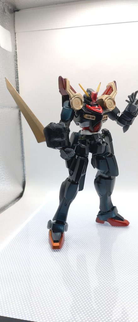 最初はシュピーゲルっぽいのも悪くないかなって思ってましたが、思考に思考を重ねた末にマスターガンダム案が採用されました。まあ右腕だけは作ってしまったので有効活用。