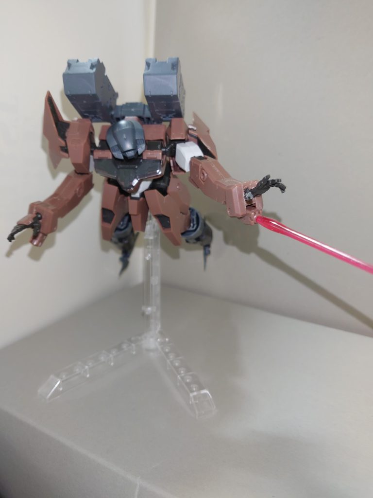 腕部内蔵式ビームサーベル本機体では前腕に固定されている。