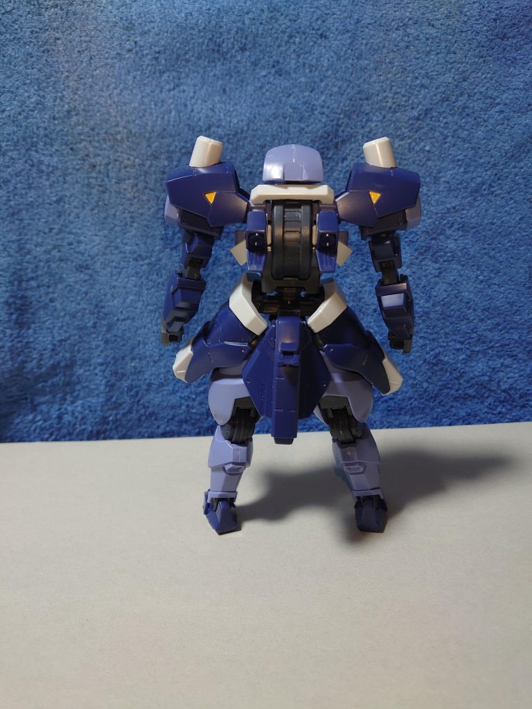 鉄オルの世界観ではどのMSに限らず、武装は実体式のみでビーム兵器を持たない嫌いがあるが、異世界の機体でビーム兵器を無効化できる能力を持つビグ・ザムやサイコガンダムなどと対峙した場合にはむしろ、有利になると思われる。