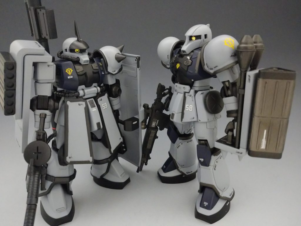 前回製作した旧HGのザクと一緒に。旧ザクと違って手足の延長をしていないので身長差が出てますね(汗)やはり次回作では延長工作をしようと思います。 それでは最後までご覧くださりありがとうございました。 今年も変わらずザクを作っていきますので生暖かく見ていただければ幸いです☆