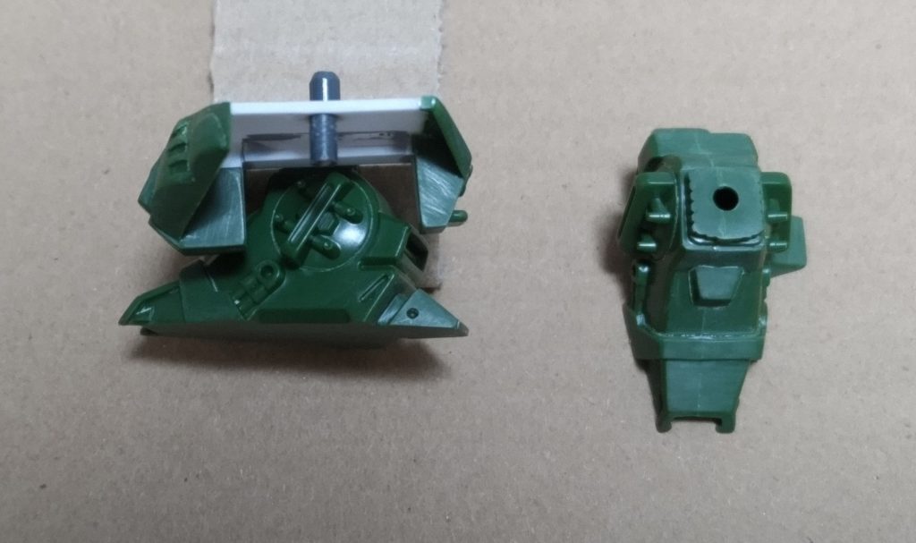 キットでは胴体側のポリキャップに脚部のピンを差し込むカタチで、軽く脚を上げて片脚立ちもできるようでしたが、腰部の回転を優先したので簡略化。　　　　　　　　　　　　　　　　　　　　　腰部　　　　　　　　　　　　　　　　　　　　　　　　　　　　サイドアーマーがなく、ムシャガンダムのようにプラ板で蓋をするようには出来なかったので、プラ板を切り出し、フロント&リアアーマーを接着。　　　　　　　　　　　　　　　　　　　　　　　補強の為、股間部にもプラ板を接着。　　　　　　　　　　　　　腰部と脚部の接続の為の軸にランナーを接着。　　　　　　　　　脚部は動かすと左右が干渉するので、軸は1mm程外側にしています。脚部　　　　　　　　　　　　　　　　　　　　　　　　　　接続用のピンをカットして、同じ所に穴を開けています。