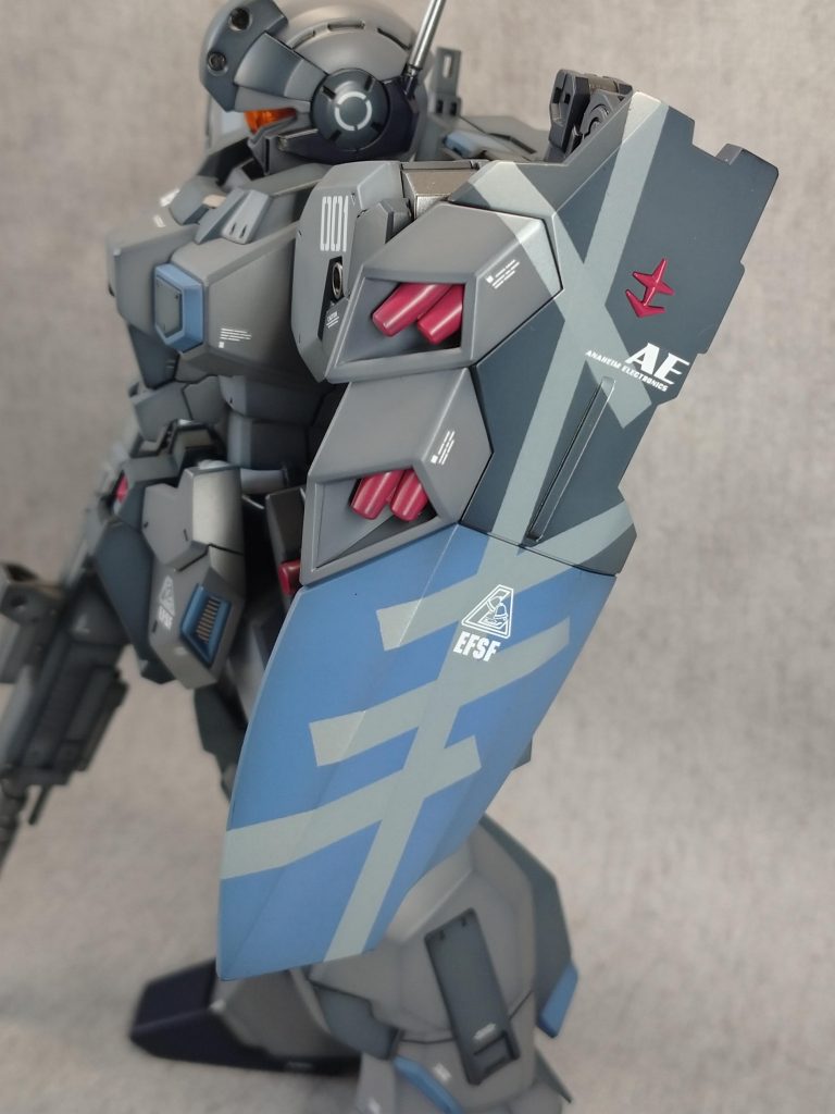 盾の模様はちょっとうるさかったかも、下部の３本線くらいで止めておけばよかったかな