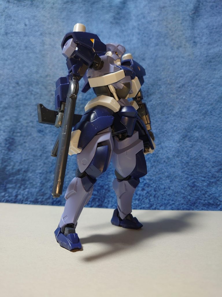 上腕を90度回した状態。 前回のRoseliaメンバー・宇田川あこの作例は→https://gumpla.jp/hg/1708699