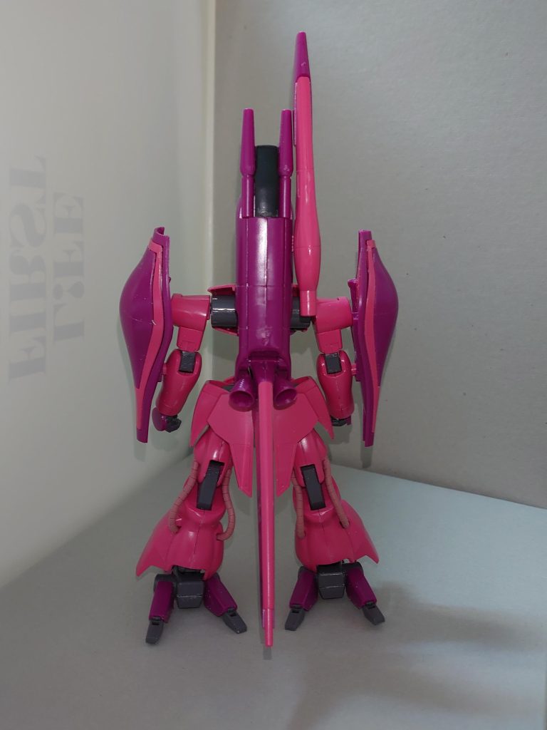 腹部や両脚部のパイプはダミーと解釈し、温存している。