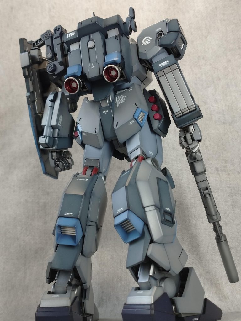 後方からあおりでバーニア内側は赤で塗り分け