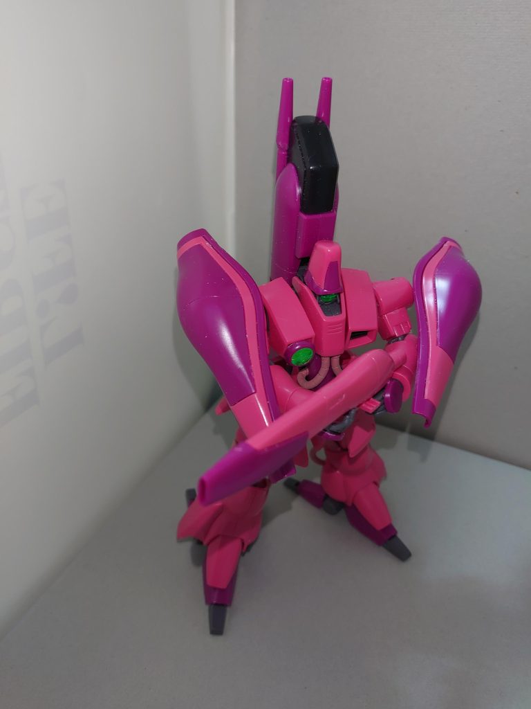 平手パーツが右手だけであることを活かし、ナックルバスターは基本的に左手で撃つという設定がつけられた。つくし「えーいっ‼」