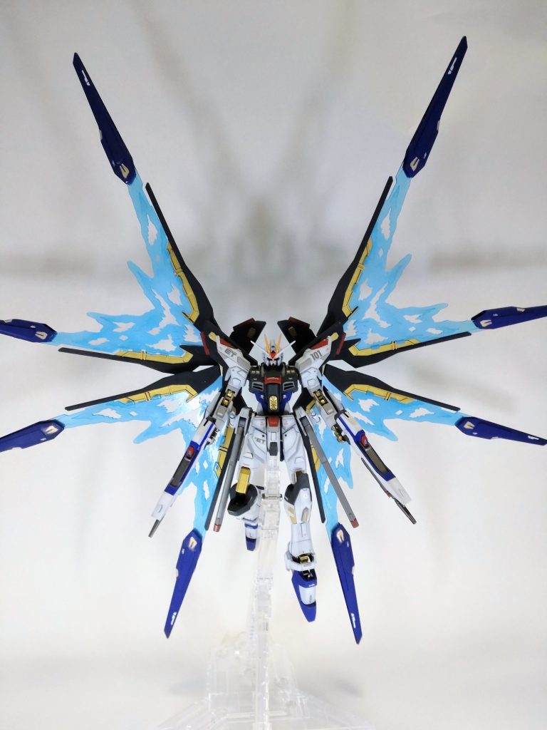 ここでようやっとドラグーン登場。全部にプラ板を貼り付け情報量アップ。8個両面で計16枚切り出しましたが、まぁよく見えん。この状態が1番スペースを取ります。