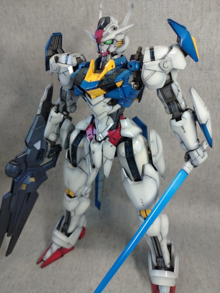 全体にグラデ塗装したうえにブルーパールを重ねてパーメットスコア６の粒子感を出しました