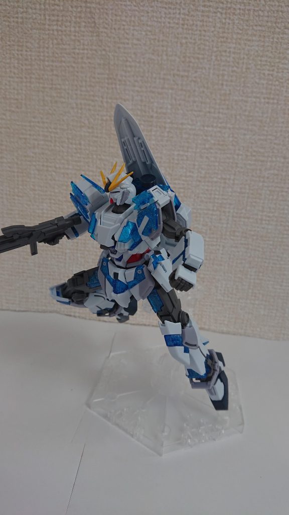 シールドはバックパックに装備可能です。・・・でもこれ何のためにつけれるんだ？でもこの姿はなかなかイケイケですな。