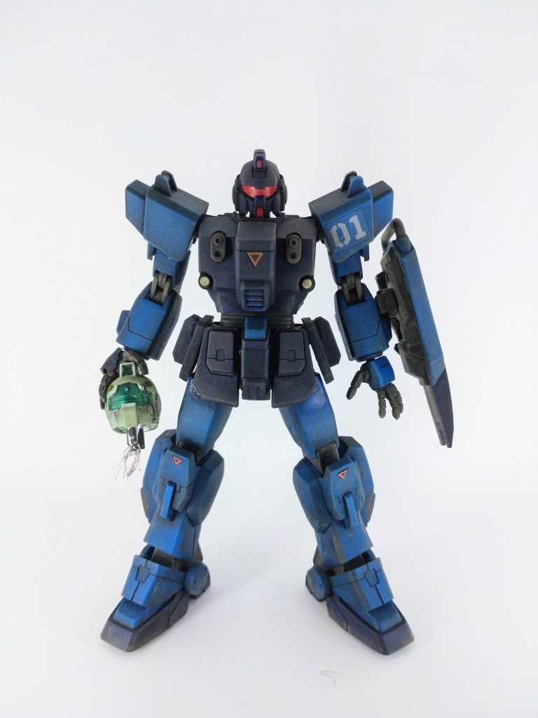 ジム首は普通のHG、掌に接着剤で固定されているので一生生首です。ハンダこてでカメラアイに傷を入れ、首のケーブルは要らない何かの配線を切断してくっつけています。