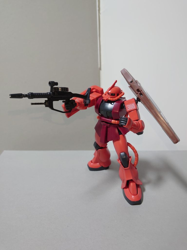 ザクマシンガンビーム兵器のエネルギー切れ対策、およびIフィールド対策として所持している実弾兵器。 