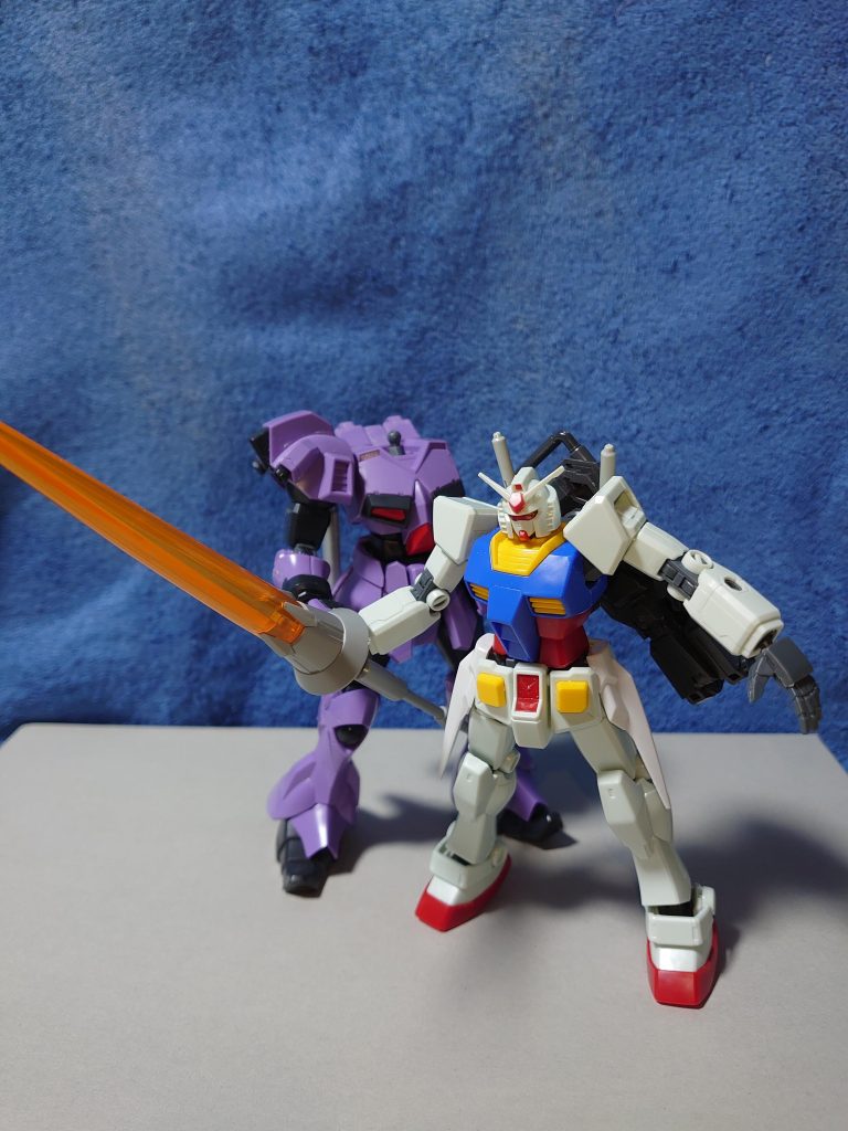 激戦のさなか、頭部と左腕を失ったギャンクリーガー。そこへガンダムが現れた‼蘭「友希那さん!それを貸して‼」友希那「蘭···」