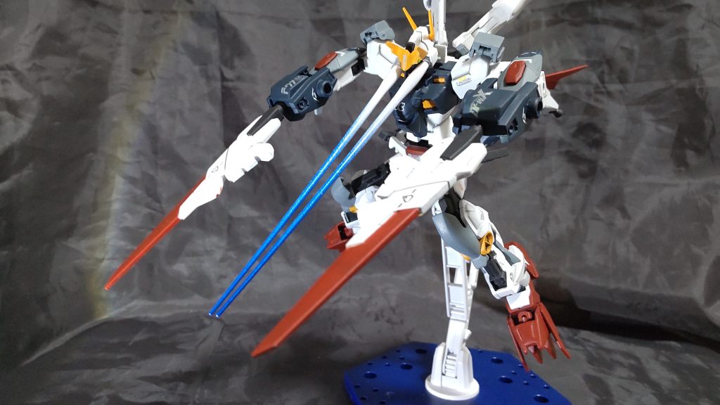 反転した頭部はバルバトスのフェイスパーツと元の頭部を削りくっつけた物を真っ黒にしてます後耳からビーム出ます 全身凶器にしたかったので凄く満足です設定ではモビルアーマー対面でこの姿に成りますミラコロを駆使して残像を作り敵機に接近格闘をブチコムコンセプトです