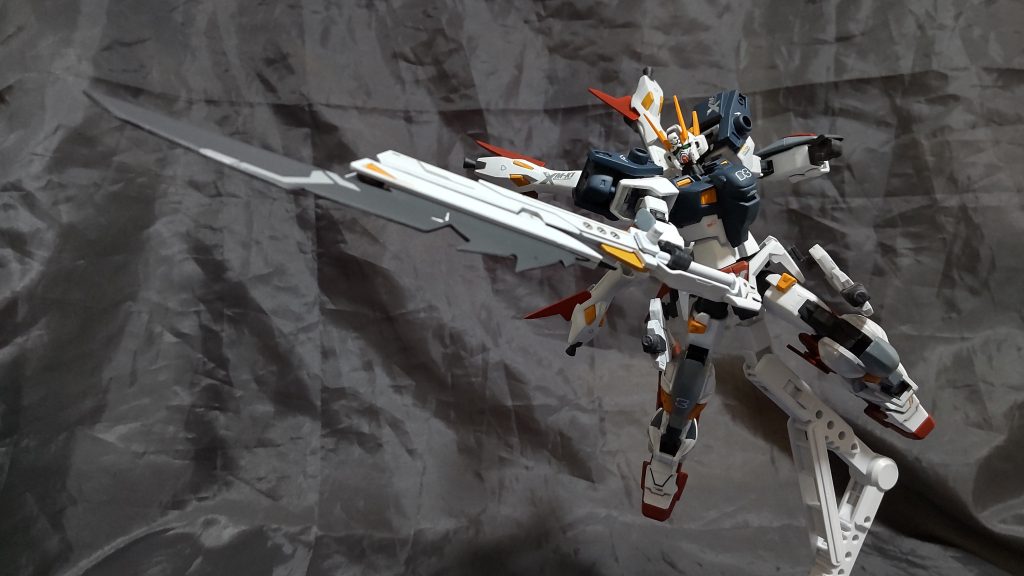 武装はアロンダイトを改造した実体剣モードと両刃モードを選べるネオ・アロンダイトプラ板で加工しましたwいろはムラマサブラスターを意識しています