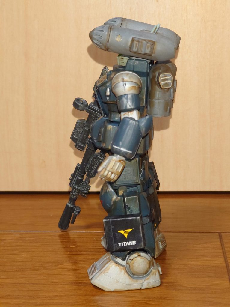 ミサイルポッドはザクの物が加工無しで付きました。