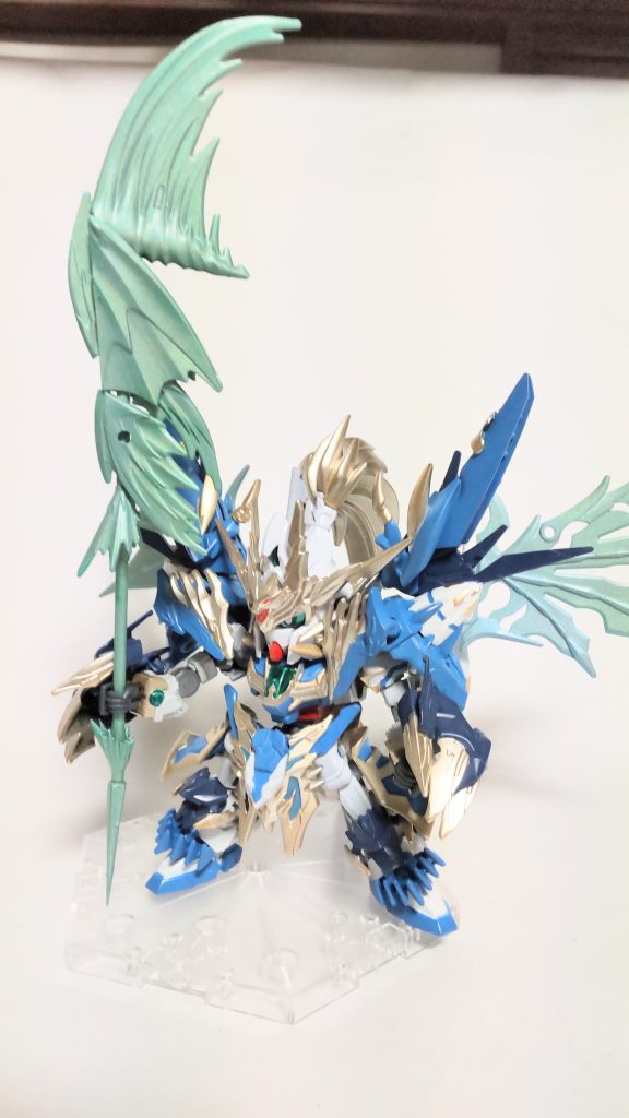 天龍神剣溢れ出るドラゴンの力を天龍剣に纏わせた状態。トランザム・インフィニティ状態時に使っていた光の剣を再現しました。形状的に剣ではないのですが、剣だと言い張ります(笑)余っていた斬撃エフェクトを長めのランナーにそれっぽく貼り付けてでっち上げただけですが、いい感じになったのではないかと思っております。〜~~~~~~~~~~~~~~~~~~~ポーズをつけたものを適当に