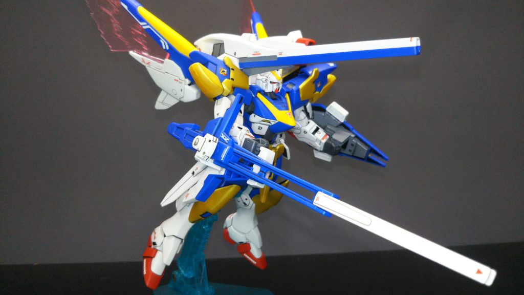 メガシールドのエフェクトパーツも欲しいがバランスが危うくなりそうｗデカールは残り物使用。背部ミノフスキードライブ噴出部のダブルオークアンタのデカールが意外に収まり良かった。