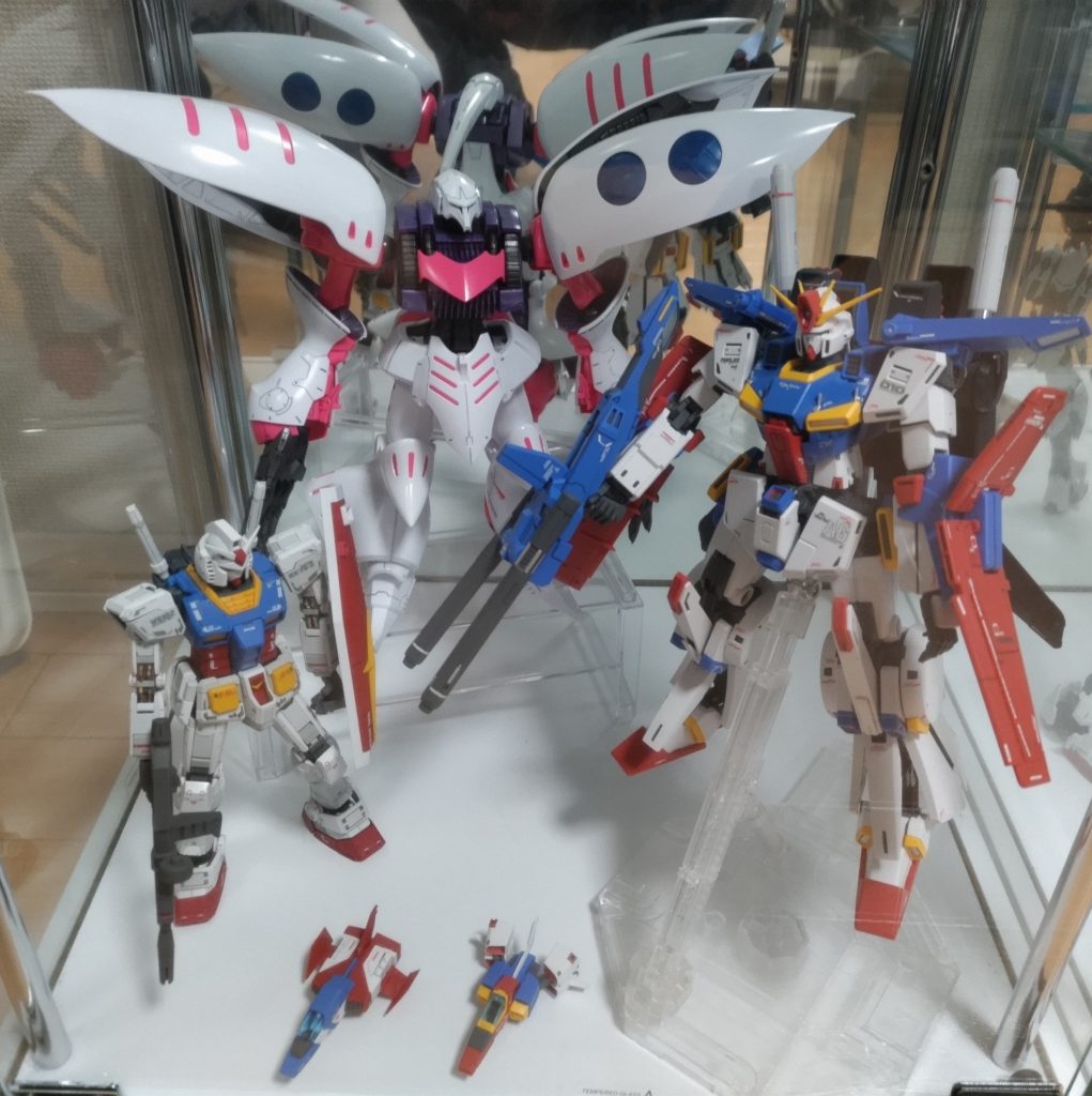 宇宙世紀でココに入れーよーと思いましたが、キュベレイさんも捨てがたく、まだ置けてません😅そーするとゼータMGｋａも欲しくなるし😣ってまだまだ作りかけ多いいですが。😣絆創膏とれてやる気がでたら頑張りますー。 