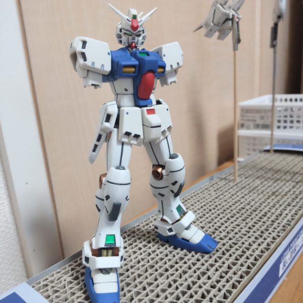 HGUC GP03S ステイメン全体的にヤスリがけして部分塗装して仮に組んでみました。黄ばんだ箇所を削って色をのせて隠してみました。ムラはありますがデカールで誤魔化そうかと思います。足裏もちゃんと塗りました。（1枚目）