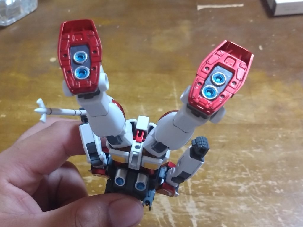 足裏のバーニア部分もバックパックと同様に塗装。