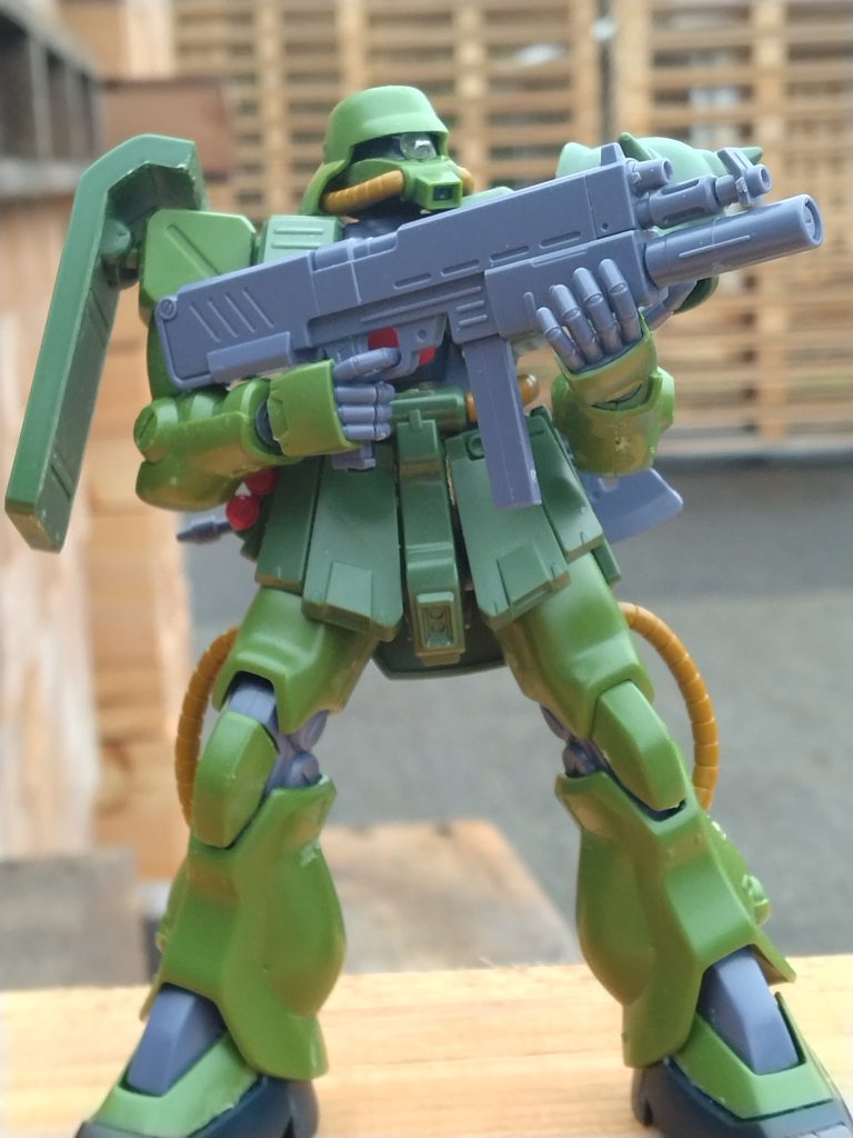 塗装は頭の中ではティターンズカラーにしたいと考え中です。武器は増やすか悩み中です。コメント待ってます!