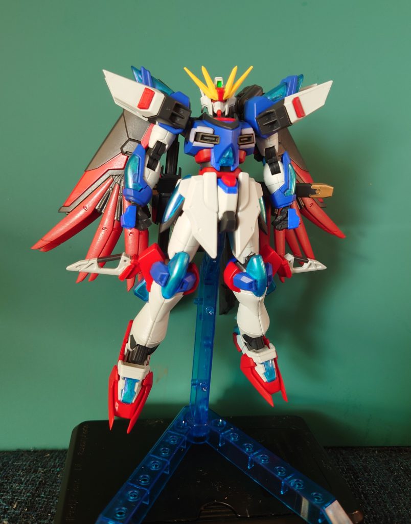 1度塗り終わった状態がこれだったんですが微妙だったので1部パーツを再塗装して完成です実は赤も白もフル塗装してます