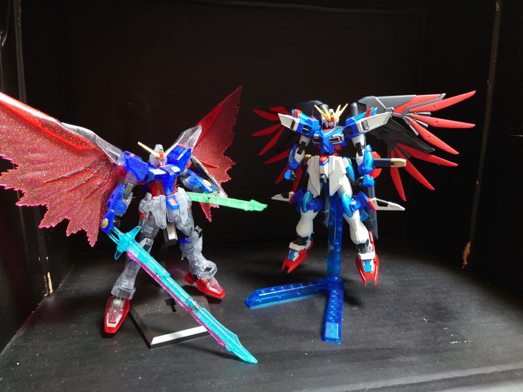 元々の色のままのが旧HGしか無かったけれどオリジナルと並べてみました。本体はほとんど神バーニングだけど色合いでデスティニー感出せてないでしょうか今のとこ映画に新デスティニーの情報ないので勝手にでっち上げ