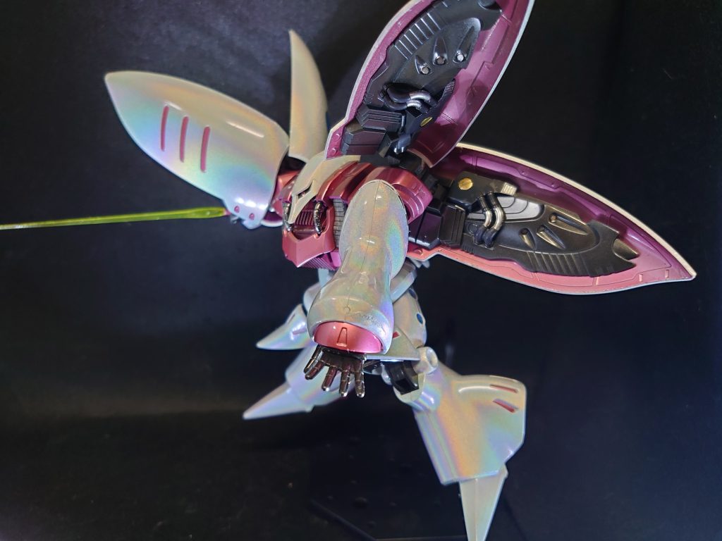 バインダー内側も少し塗り分けしました。こういうところでガンダムマーカーは便利ですね。