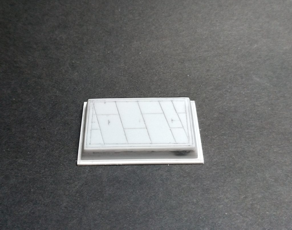 このキットすぐにバラバラになってどこを掴んでいいのかとゆう問題があるのでプラ板で飾り台を作ってみました!